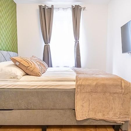 Charming 1Br And 1Lr Apt Modern Design Donaustadt Bécs Kültér fotó
