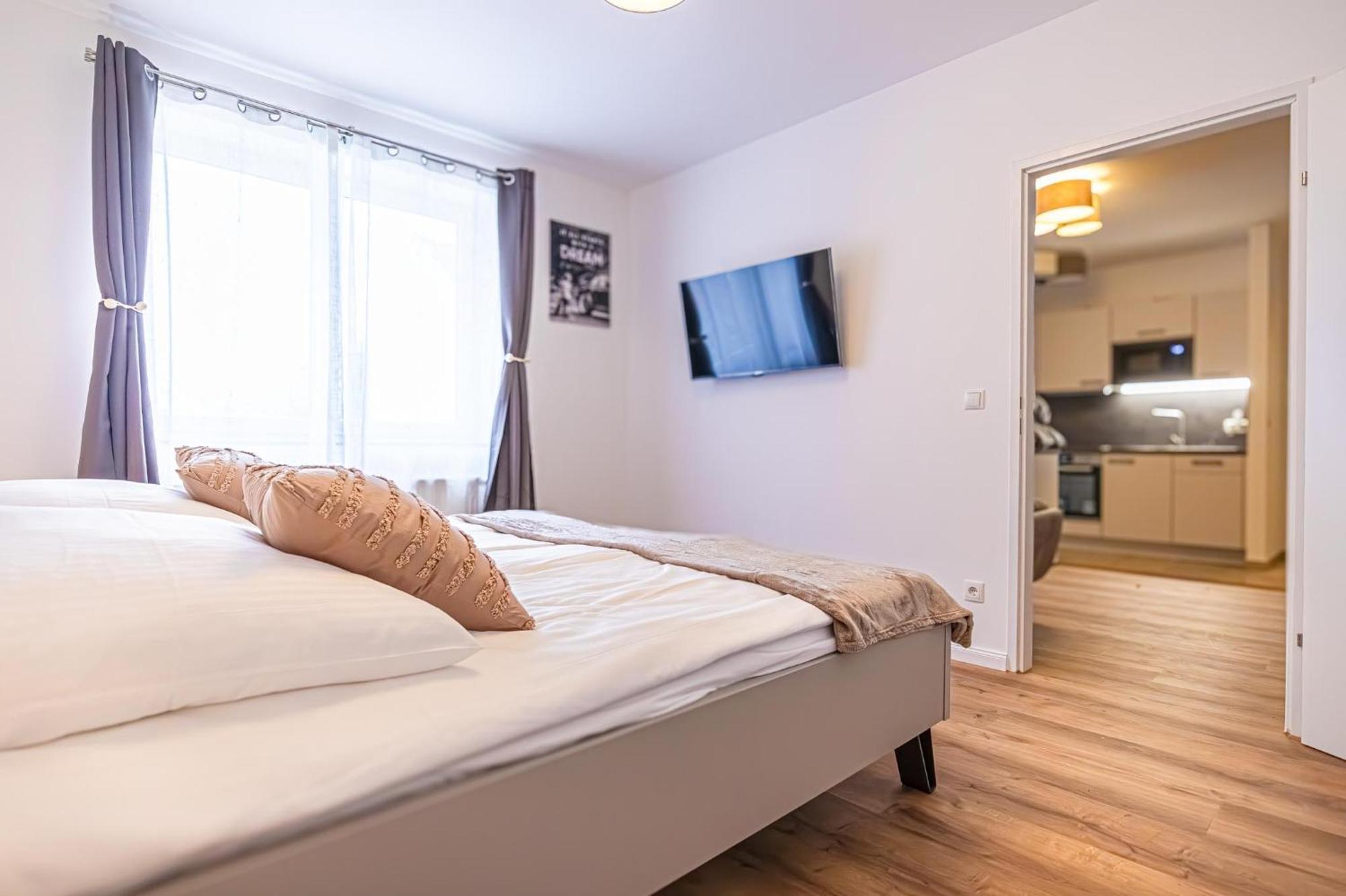 Charming 1Br And 1Lr Apt Modern Design Donaustadt Bécs Kültér fotó