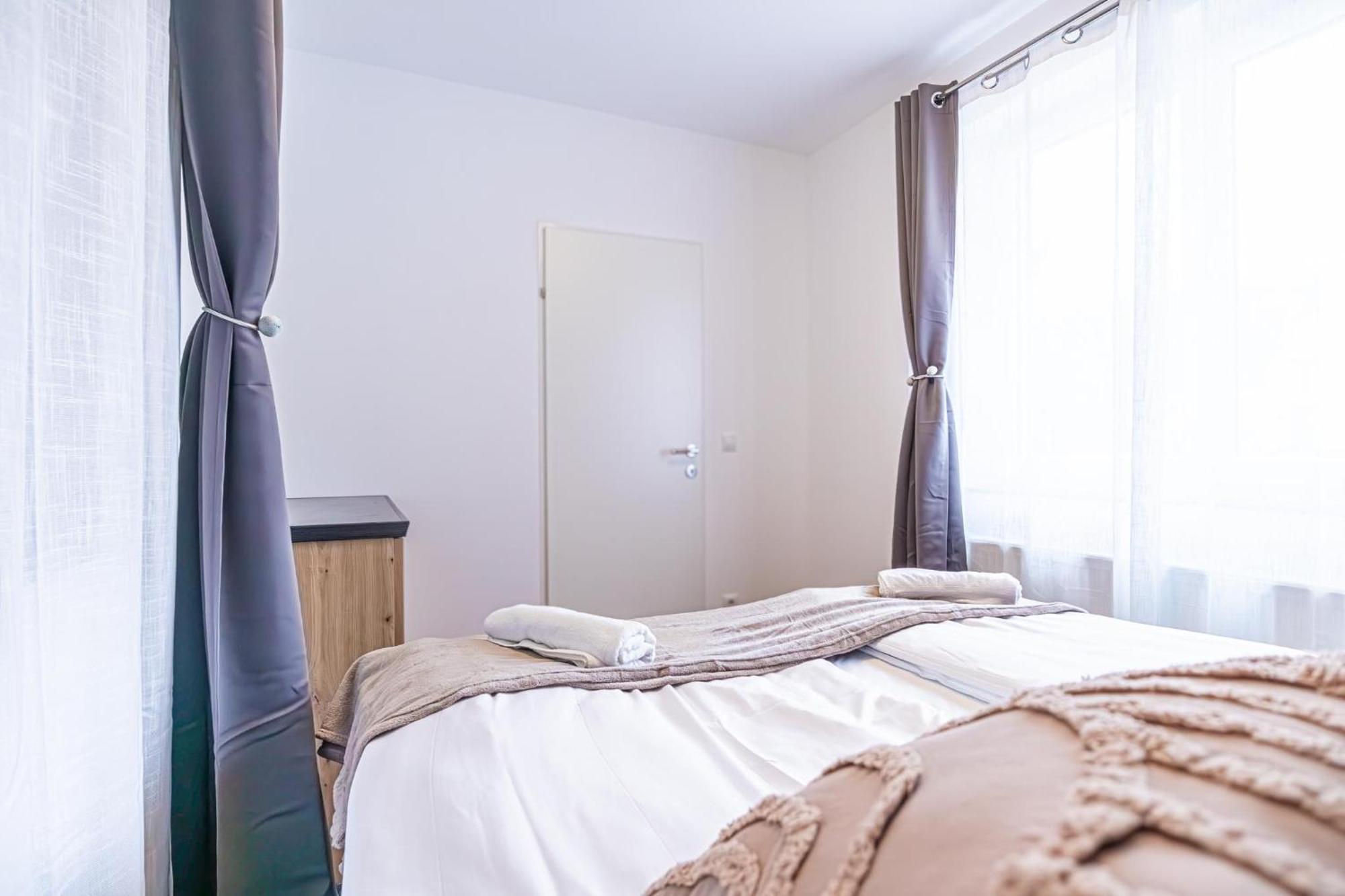 Charming 1Br And 1Lr Apt Modern Design Donaustadt Bécs Kültér fotó