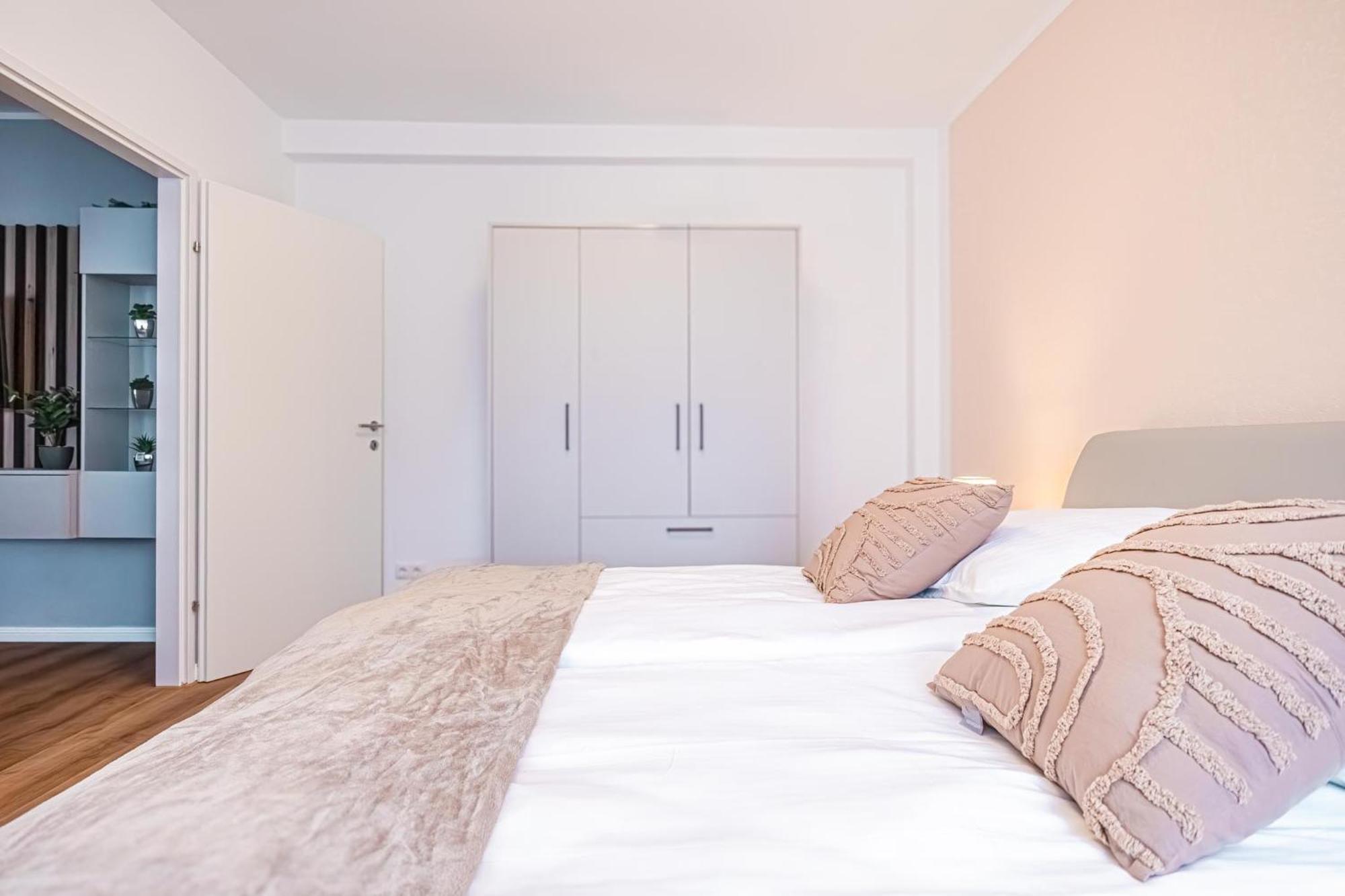 Charming 1Br And 1Lr Apt Modern Design Donaustadt Bécs Kültér fotó