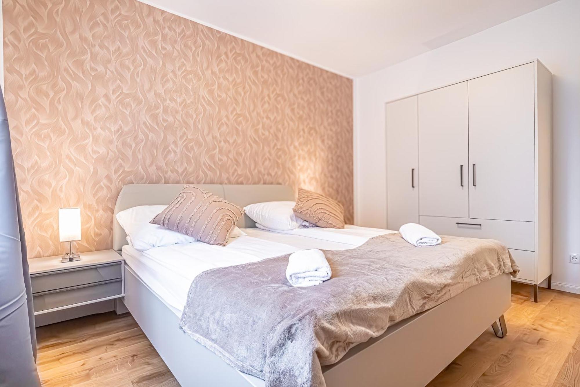 Charming 1Br And 1Lr Apt Modern Design Donaustadt Bécs Kültér fotó