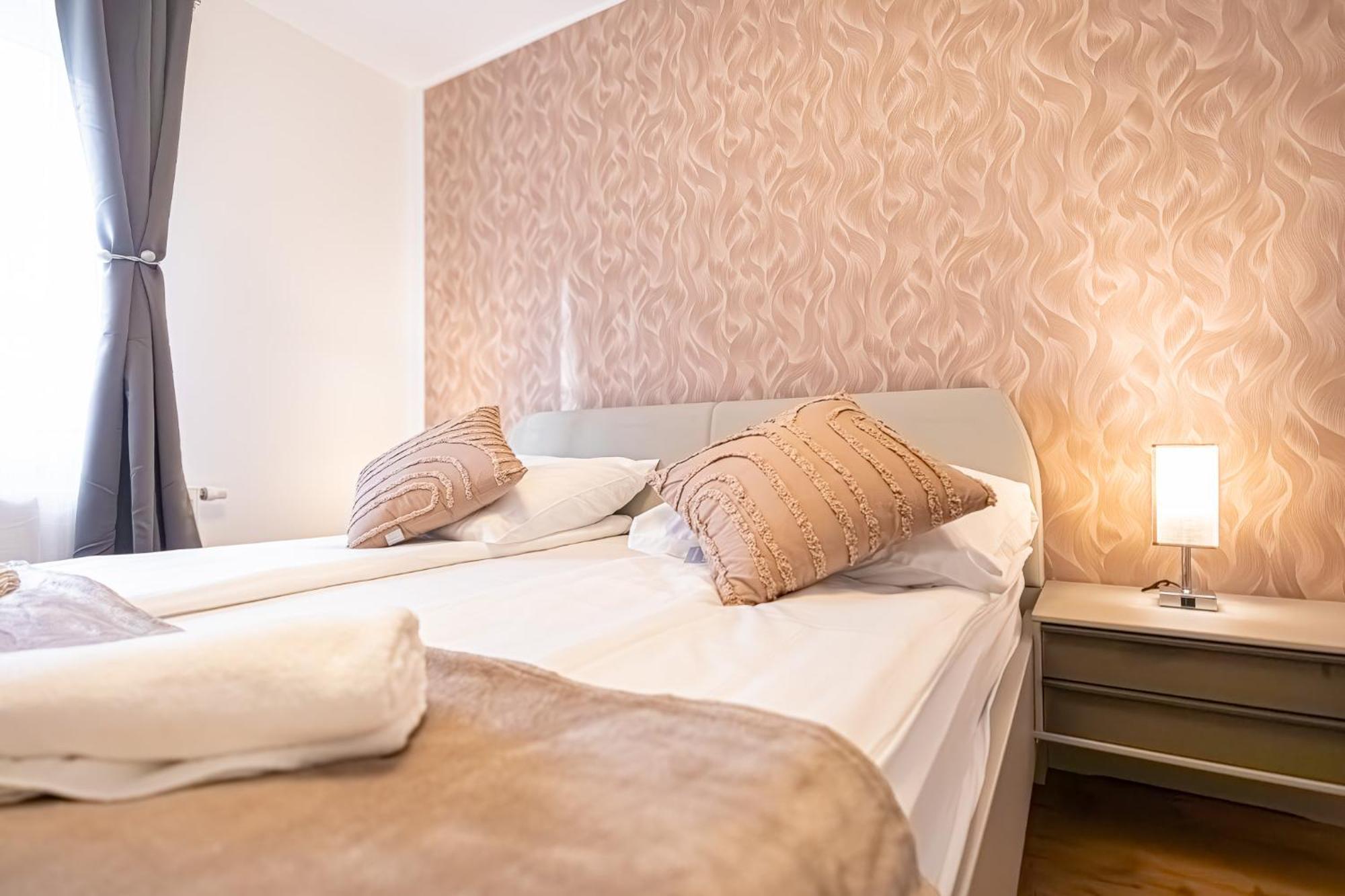 Charming 1Br And 1Lr Apt Modern Design Donaustadt Bécs Kültér fotó