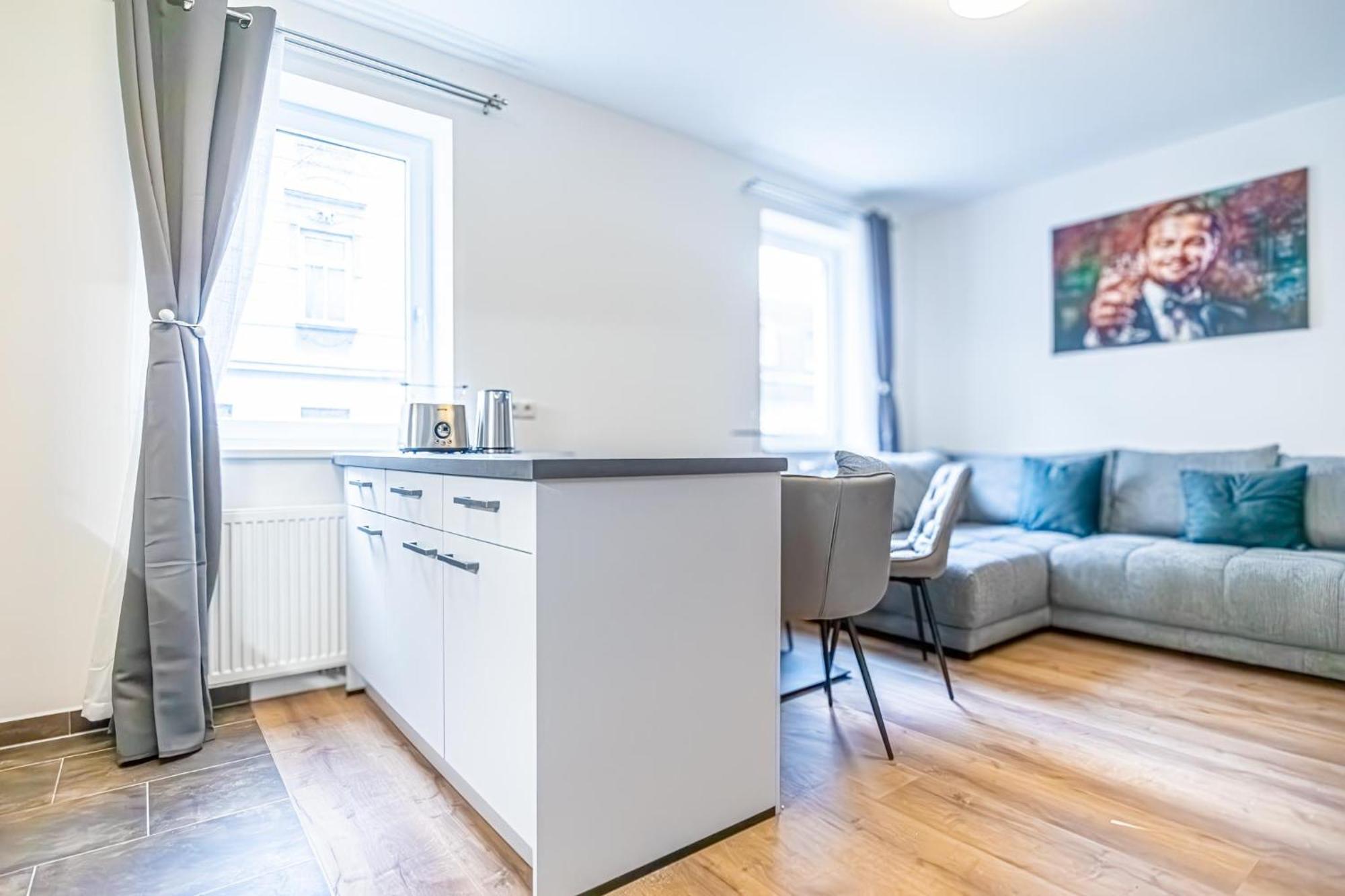Charming 1Br And 1Lr Apt Modern Design Donaustadt Bécs Kültér fotó