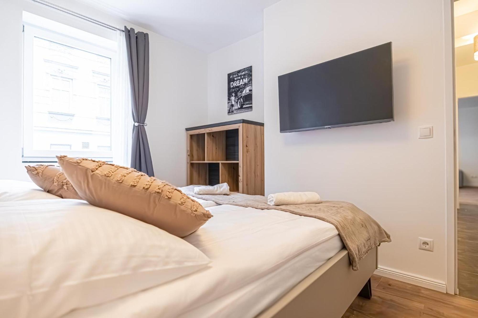 Charming 1Br And 1Lr Apt Modern Design Donaustadt Bécs Kültér fotó